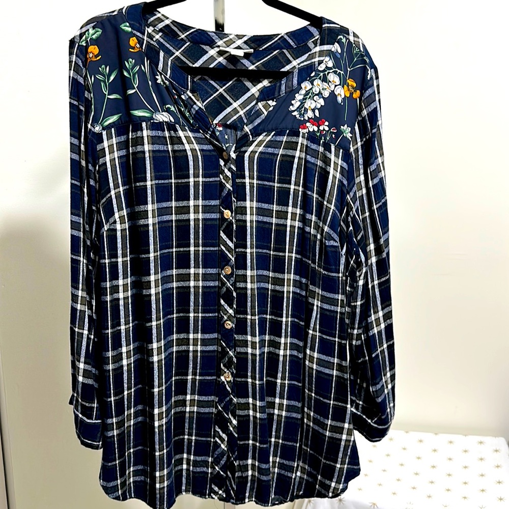 Westport 3X V-Neck Multicolor Long Sleeve Button Top! Excellent Condition!